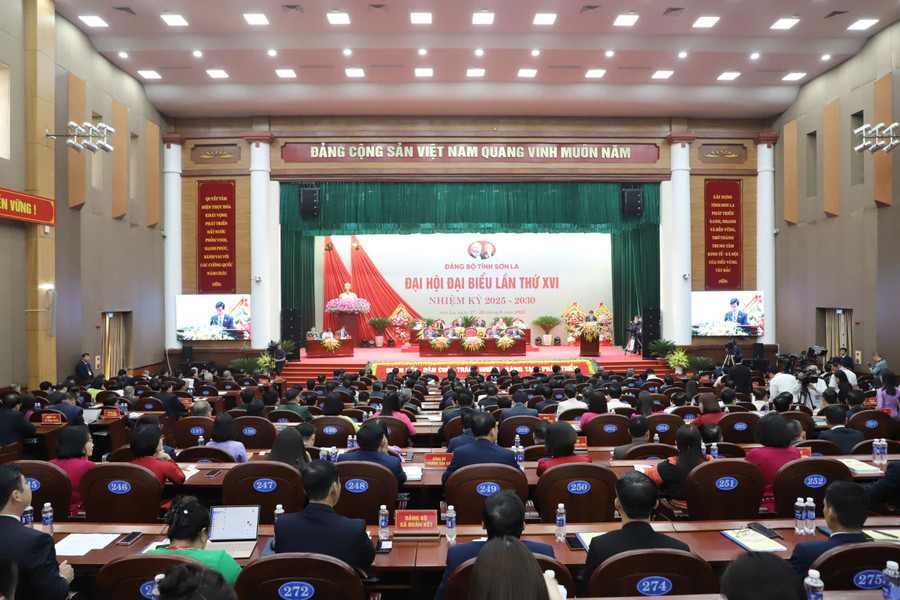 Toàn cảnh buổi khai mạc Đại hội đại biểu Đảng bộ tỉnh Sơn La lần thứ XVI. z7058035992188-4bf63e455e3833cbfb0a16f7ed69b5f0.jpg
