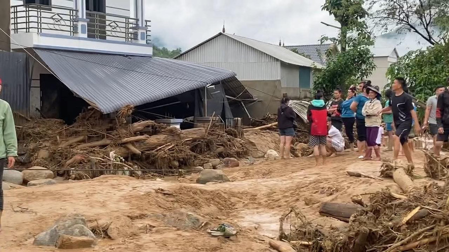 Mưa lớn kéo theo lũ quét làm ảnh hưởng đến đời sống, sinh hoạt của người dân. fb-img-1753579479304.jpg