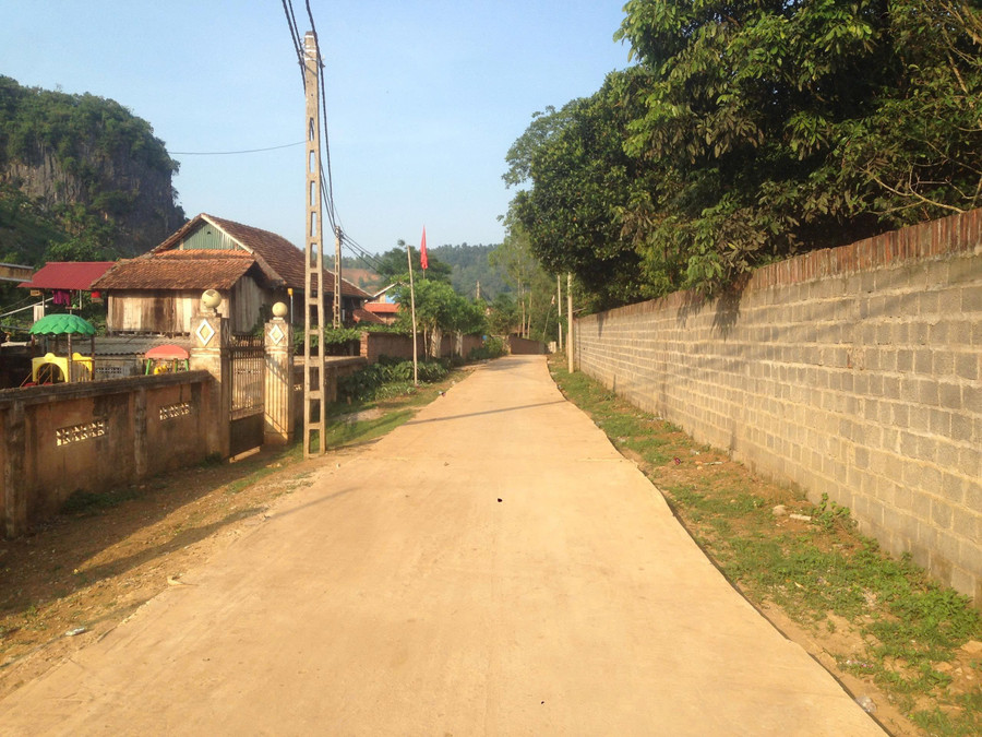 Xã Chiềng La lồng ghép chương trình xây dựng nông thôn mới với công tác giảm nghèo tại các bản. z7125499422309-c7ee66a77c05d0d884dcff40efd2e576.jpg