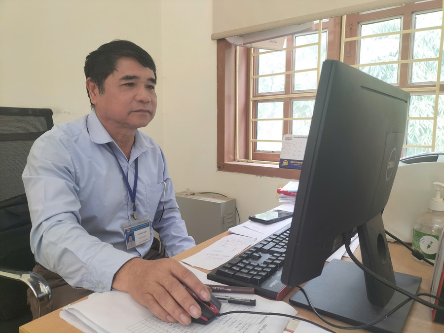 Ông Tháo luôn khuyến khích cán bộ, giáo viên nhà trường ứng dụng AI vào giảng dạy. z7148909968145-60585d5ee9a28bacb12012f7d52733f5.jpg