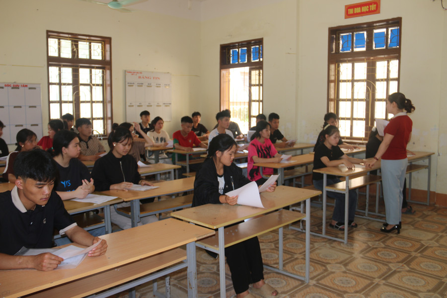 Các thí sinh ở 39 điểm thi Hòa Bình tự tin đạt điểm cao với bài thi của mình. img-8047.jpg