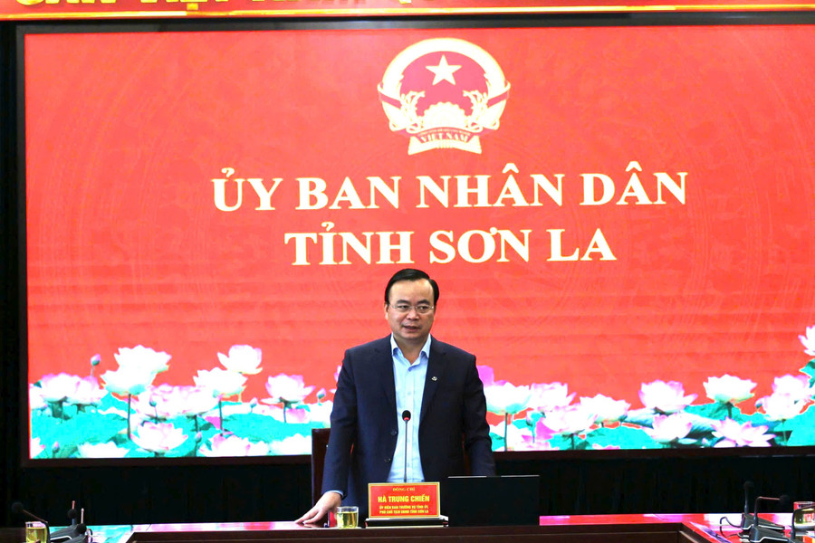 Ông Hà Trung Chiến, Phó Chủ tịch UBND tỉnh Sơn La phát biểu. z7168285807548-c4fc5b1467cc550779ca89f1f7b2d8a1.jpg