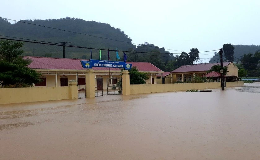 Trận mưa lũ năm 2024, khiến điểm trường Co Tang (xã Lóng Luông, huyện Vân Hồ, tỉnh Sơn La) bị ngập nước.