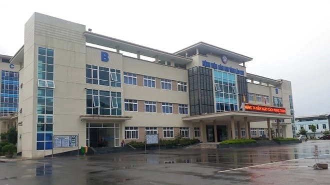 Gia đình đưa nạn nhân đến khám và điều trị tại Bệnh viện Sản nhi tỉnh Lào Cai, tuy nhiên không qua khỏi.