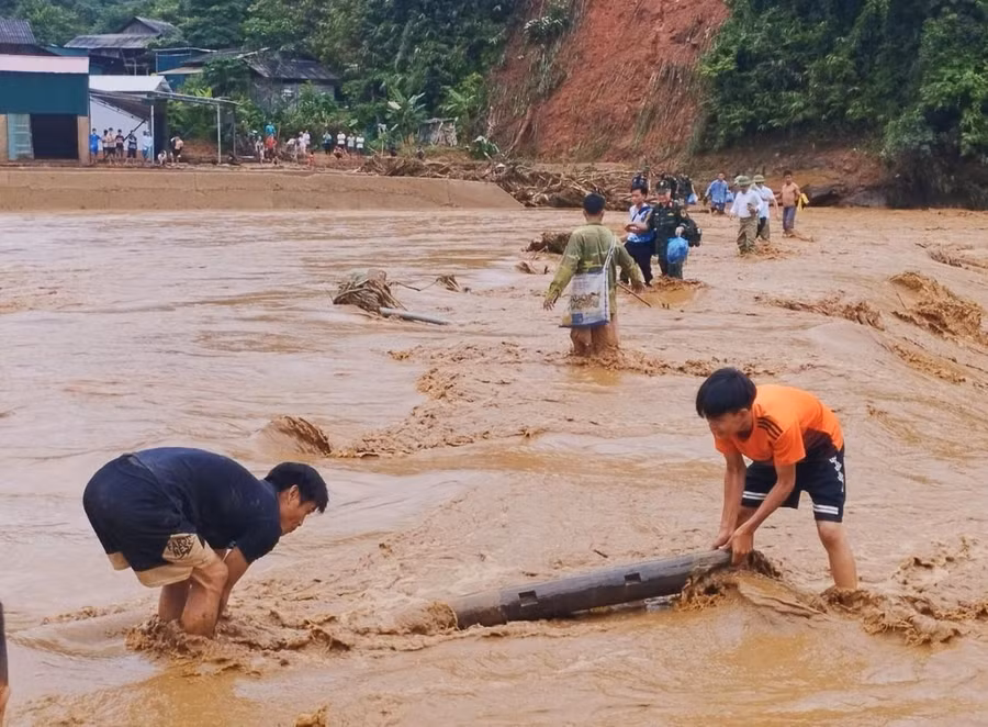 Mưa lũ ở Sơn La gây thiệt hại nặng nề về người và tài sản tại tỉnh Sơn La.