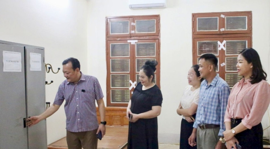 Đoàn công tác của Sở GD&ĐT tỉnh Sơn La kiểm tra 4 điểm thi tại huyện Sông Mã.