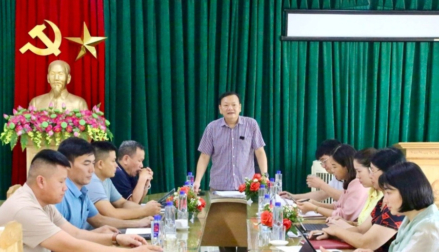 Ông Quàng Văn Lâm, Phó Giám đốc Sở GD&ĐT tỉnh Sơn La cùng đoàn công tác kiểm tra công tác chuẩn cơ sở vật chất thi tốt nghiệp tại huyện Sông Mã. img-20250625-110003.jpg