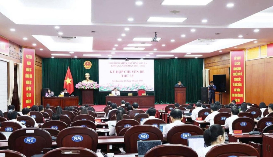 Các đại biểu tham dự kỳ họp. 68f3321108dcb36fd59d9204.jpg