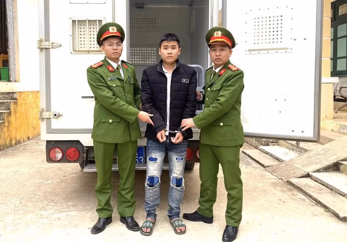 Lực lượng Công an bắt giữ Lò Duy Đông.