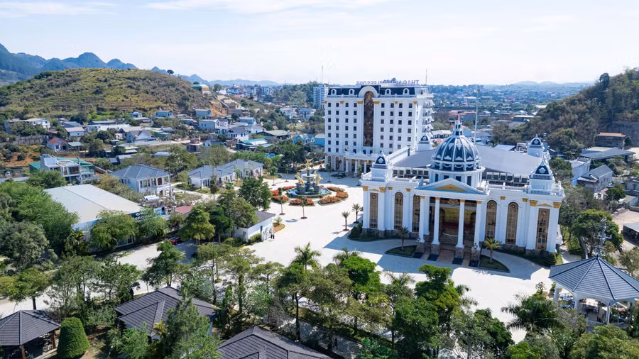 Thảo Nguyên Hotel & Resort Mộc Châu được xây dựng trên diện tích hơn 6ha.