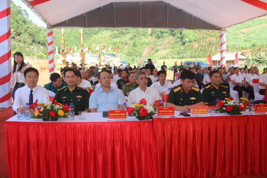 Các đại biểu tham dự lễ khởi công. img-8959.jpg