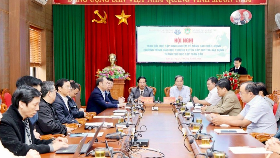 Các đại biểu dự Hội nghị.