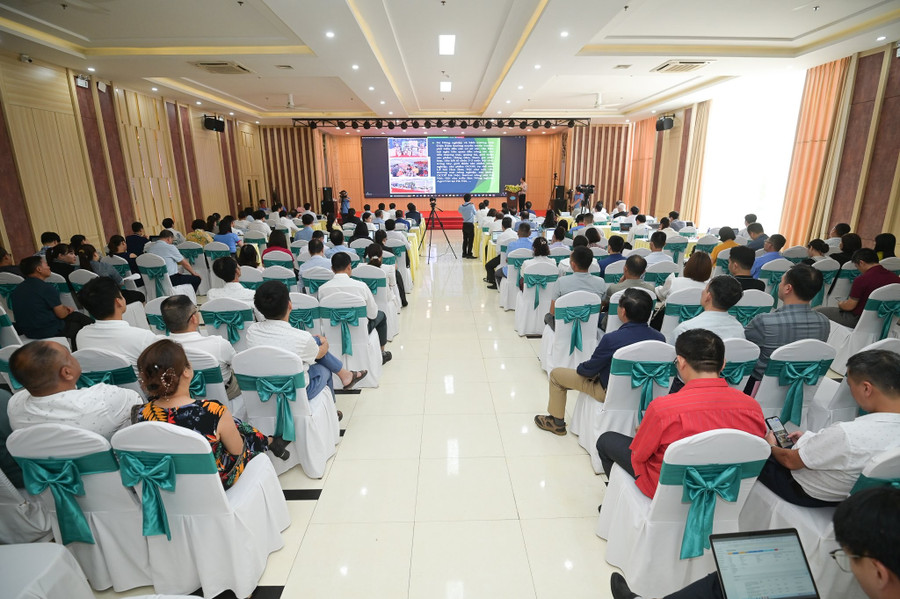 Các đại biểu tham dự diễn đàn. z6761083784676-1d310f2ba19d7aa942281e01ad7d528a.jpg
