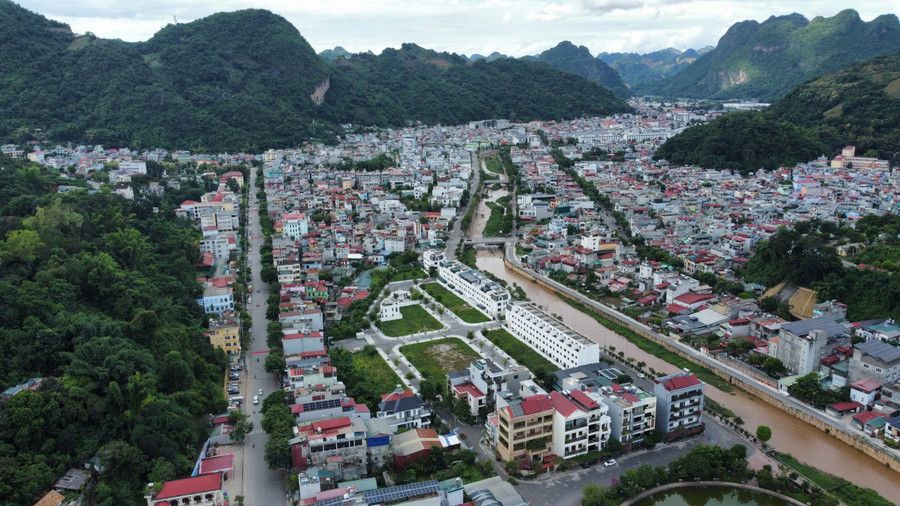 Thời gian qua, thị trường bất động sản tại tỉnh Sơn La đang tăng trưởng trở lại. z7139333075320-79649993bc654fb9a2d562dd50c90d90.jpg