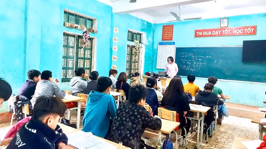 Một buổi học của cô trò Trường TH&THCS Ba Khan, xã Sơn Thủy, huyện Mai Châu.