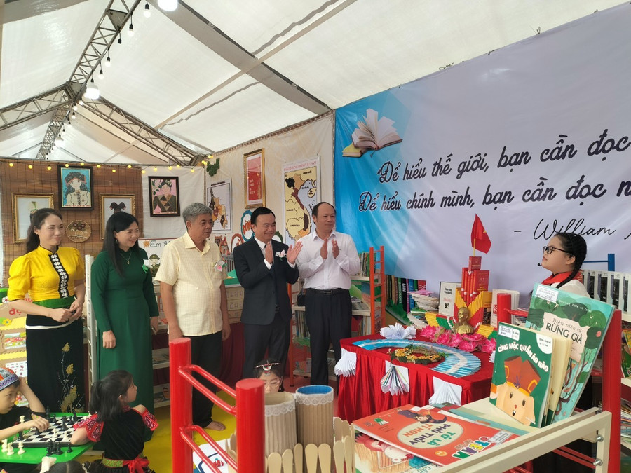 Việc thống nhất 1 bộ SGK nhận được sự ủng hộ cao từ ngành giáo dục và các cấp chính quyền địa phương.