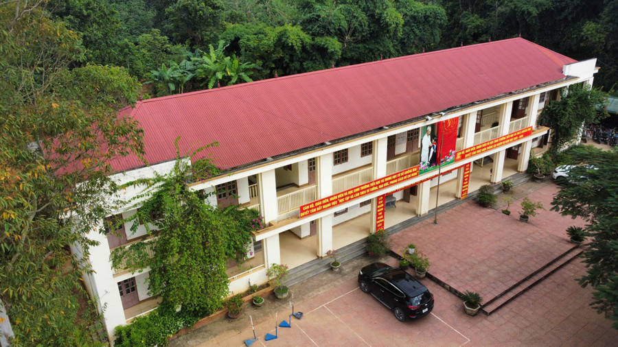Cơ sở vật chất trường Tiểu học – THCS Chiềng Mai được xây dựng khang trang. z7140260751588-d53d03033a656e160a0166c6ddecdefc.jpg