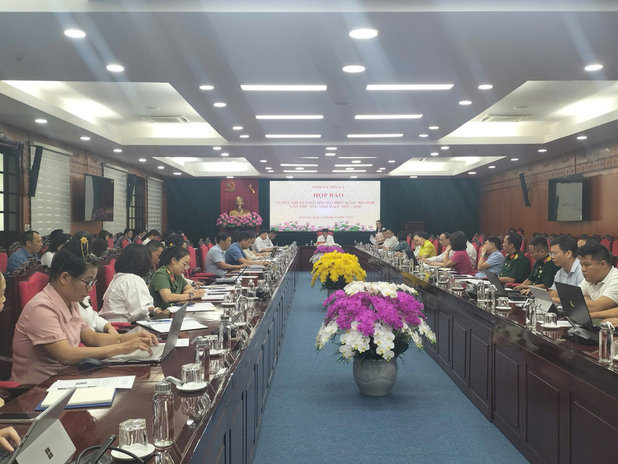 Các đại biểu tham dự họp báo tuyên truyền Đại hội Đại biểu Đảng bộ tỉnh lần thứ XVI. z7037329529141-6546dfc7dc13ff1e250250c18e1b0159.jpg