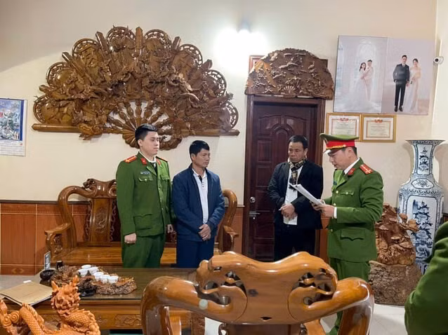 Công an tỉnh Sơn La thi hành quyết định khởi tố Đỗ Xuân Thuận.