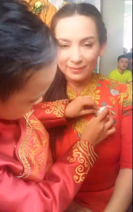 Xuc dong Ho Van Cuong cai hoa cho Phi Nhung trong le Vu Lan - Anh 4