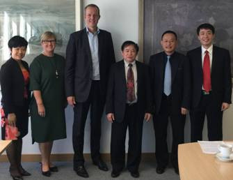 Ngài Nick Boles - Bộ trưởng Bộ Kinh doanh, Đổi mới và Kỹ năng Vương quốc Anh) tiếp và làm việc với Thứ trưởng Bùi Văn Ga và đoàn công tác Bộ Giáo dục và Đào tạo. Ngài Nick Boles - Bộ trưởng Bộ Kinh doanh, Đổi mới và Kỹ năng Vương quốc Anh) tiếp và làm việc với Thứ trưởng Bùi Văn Ga và đoàn công tác Bộ Giáo dục và Đào tạo.