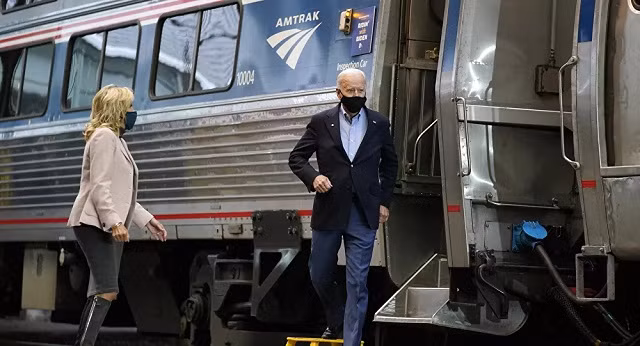 Ông Joe Biden và phu nhân.