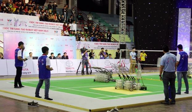 Với chủ đề Robot đánh cầu đã mang lại nhiều trận đấu hấp dẫn với người hâm mộ Thủ đô
