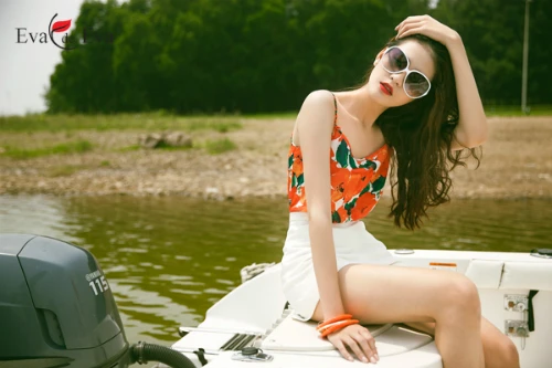 “Mát mắt” trang phục rực rỡ cho mùa đi biển