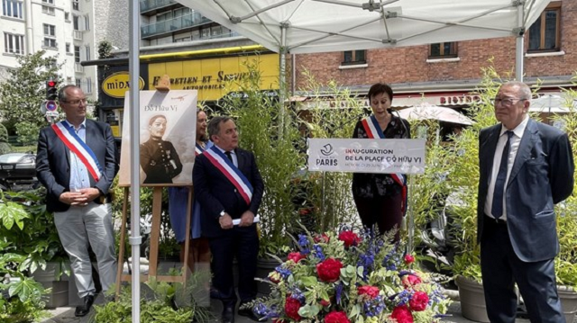 Lễ đặt tên quảng trường Đỗ Hữu Vị tại quận 16 ở thủ đô Paris. (Ảnh: Nguyễn Thu Hà/TTXVN) Lễ đặt tên quảng trường Đỗ Hữu Vị tại quận 16 ở thủ đô Paris. (Ảnh: Nguyễn Thu Hà/TTXVN)