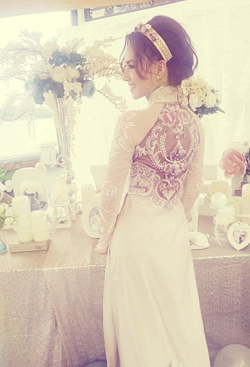 Áo dài ăn hỏi đẹp như trong mơ của Đinh Ngọc Diệp - 2