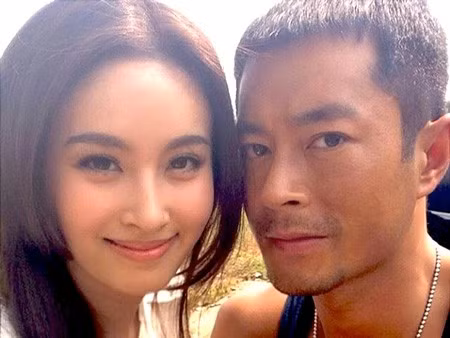 Năm 2013, Cổ Thiên Lạc vướng tin đồn hẹn hò mỹ nhân chuyển giới Thái Lan Nong Pong khi cả hai cộng tác trong phim hành động White Storm. Về phía Cổ Thiên Lạc, anh chọn cách im lặng trước scandal tình cảm. Hiện tại, dù đã ở tuổi ngoài tứ tuần nhưng tài tử vẫn tràn đầy niềm đam mê với diễn xuất và chưa có ý định kết hôn.