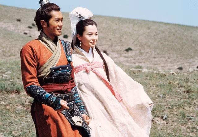 Quách Thiện Ni Bước chân vào làng giải trí với danh hiệu Hoa hậu Hong Kong 1999 và Hoa hậu Hoa Kiều 2000, Quách Thiện Ni trở thành “con cưng” được TVB tích cực lăng xê qua hàng loạt vai diễn như Cầm Thanh trong Cỗ máy thời gian, Chúc Nữ trong Ngưu Lang - Chúc Nữ... Thế nhưng, do vướng vào vòng tình ái rắc rối với những người đàn ông có vợ như Ôn Triệu Luân, Đào Đại Vũ nên cô đã làm hỏng hình tượng của mình. Năm 2011, cô chấm dứt hợp đồng với TVB và trở thành diễn viên tự do. Hiện tại, Thiện Ni hoạt động song song ở Trung Quốc và Hong Kong.