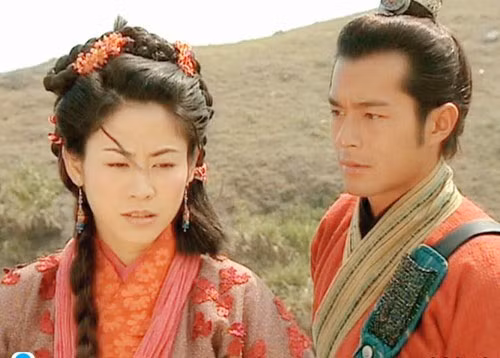  Tuyên Huyên Sinh năm 1970, Tuyên Huyên được đánh giá là một diễn viên tài năng và là hoa đán ăn khách của đài TVB những năm 2000. Cô và nam diễn viên Cổ Thiên Lạc từng có cơ hội đóng cặp trong nhiều phim truyền hình như Cỗ máy thời gian, Hồ sơ trinh sát 4, Chú chó thông minh... Năm 2011, Tuyên Huyên quyết định rời khỏi Hong Kong và sang Trung Quốc.