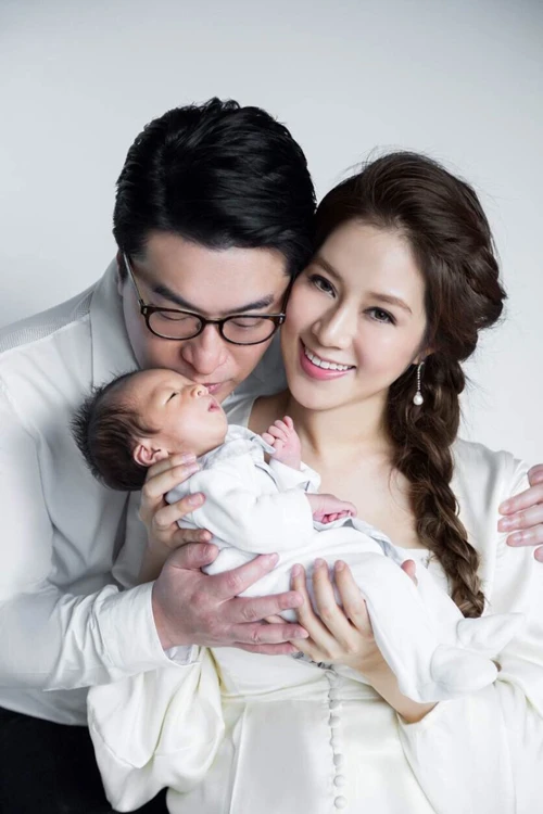 Kiều nữ TVB đẻ con thứ 4 cho tỷ phú Hong Kong