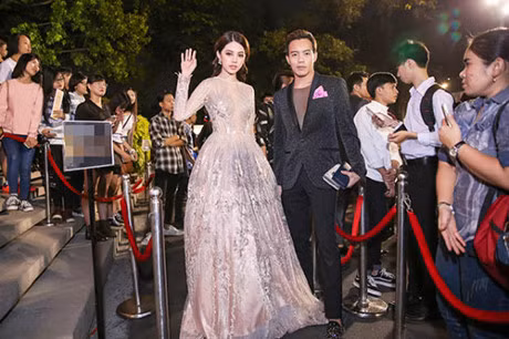 Jolie Nguyen dep kieu sa, noi bat ben 2 