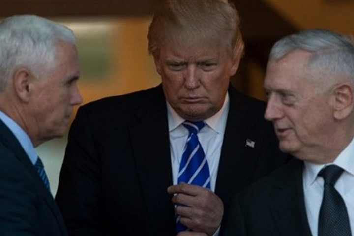 Cấp dưới của ông Trump "nổi loạn"