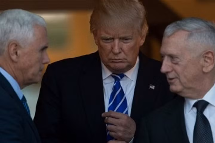 Cấp dưới của ông Trump "nổi loạn"