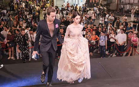 Jolie Nguyen dep kieu sa, noi bat ben 2 