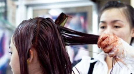 Bác sĩ mách cách nhuộm tóc không lo dị ứng, phù nề, chảy mủ - Ảnh 1 Bac si mach cach nhuom toc khong lo di ung, phu ne, chay mu - Anh 1