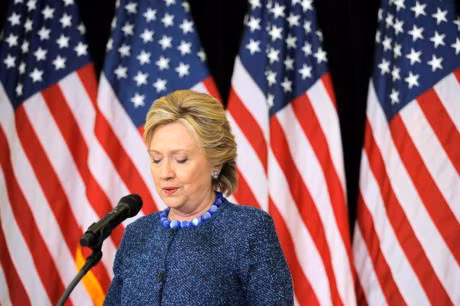 Dieu tra FBI lat lai vu email ba Clinton sat bau cu - Anh 1