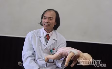 Can canh so cuu tre hoc di vat 