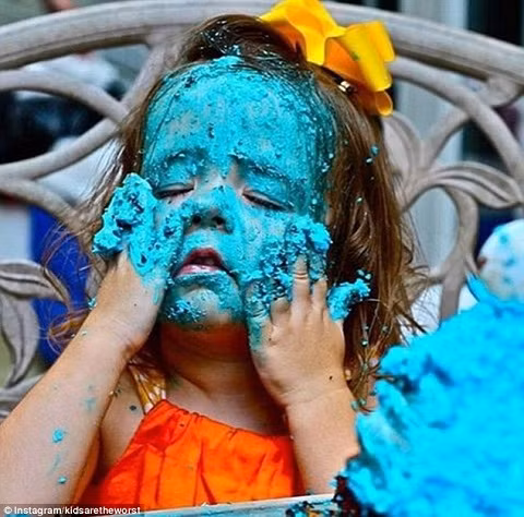 Tranh thủ đắp mặt nạ dưỡng da một chút nào