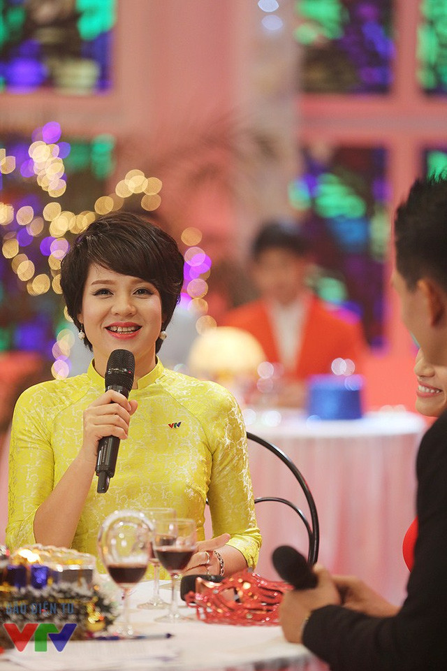Những MC nổi tiếng VTV3 ngày ấy - bây giờ ảnh 11 Sau thời gian dài gắn bó với VTV3, khi Ban Thanh thiếu niên ra đời, Diễm Quỳnh đã chuyển sang công tác tại đây. Hiện cô đang đảm nhiệm vị trí Phó Trưởng ban Thanh thiếu niên.