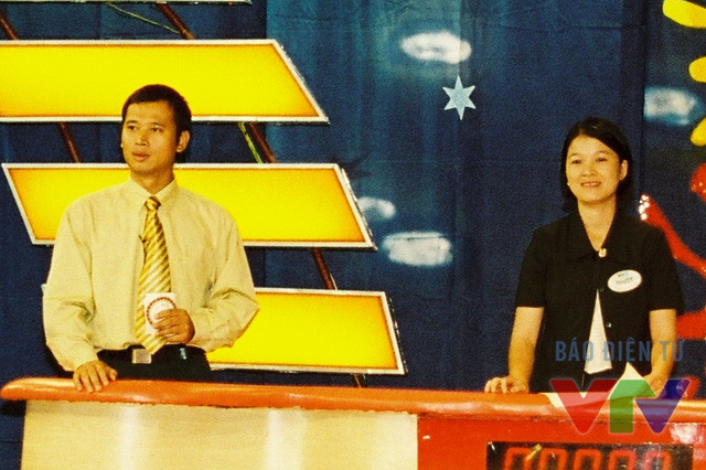 Những MC nổi tiếng VTV3 ngày ấy - bây giờ ảnh 16 Nổi tiếng là một MC thông minh và dí dỏm, Long Vũ được khán giả rất yêu mến. Anh thể hiện tài năng cầm mic của mình nhiều chương trình khác nhau từ thể thao tới các chương trình truyền hình giải trí, trong đó có Chiếc nón kỳ diệu.