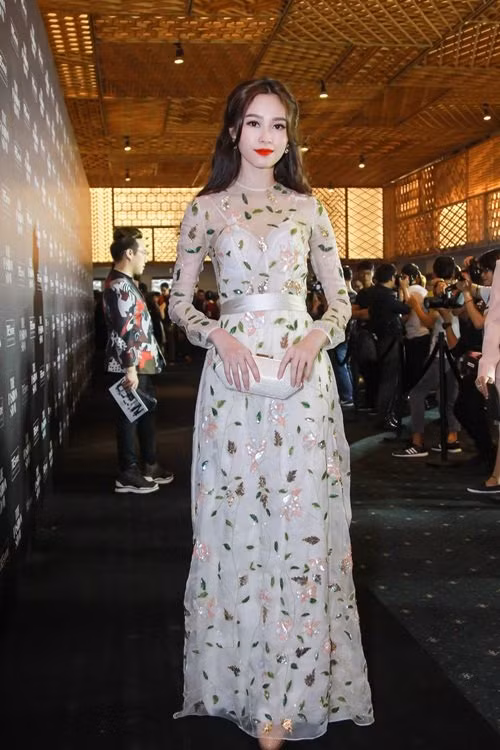 Đặng Thu Thảo để tóc 