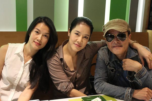 Bất ngờ với em ruột xinh đẹp, giàu có của ca sĩ Thu Phương ảnh 5 Hình ảnh Kim Oanh chụp chung cùng chị gái Thu Phương và anh trai Quang Minh.