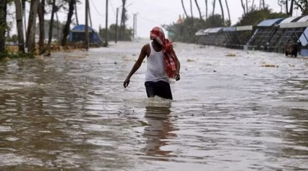 Những hình ảnh thể hiện sức mạnh của bão Yaas tại Ấn Độ ảnh 4