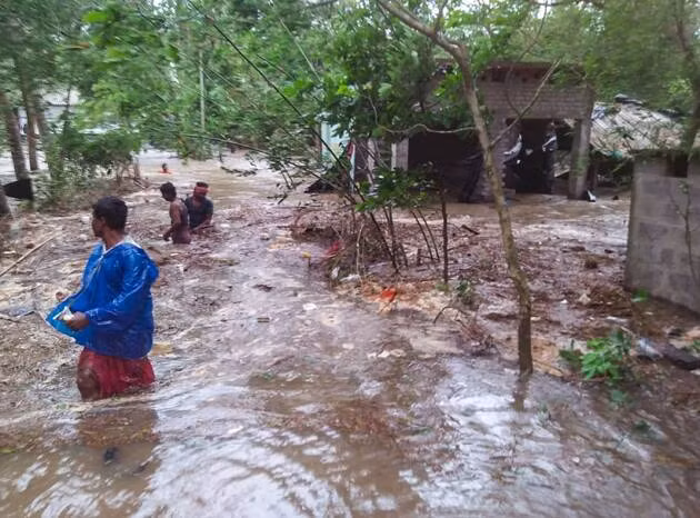 Những hình ảnh thể hiện sức mạnh của bão Yaas tại Ấn Độ ảnh 5