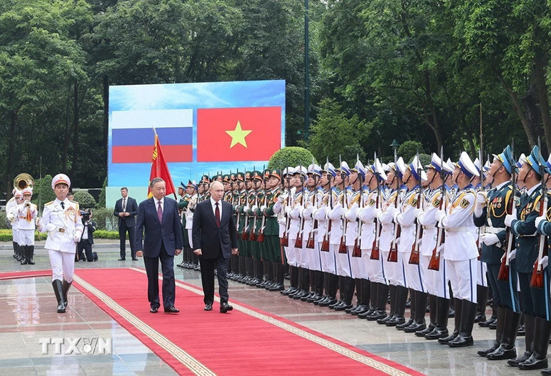 Chủ tịch nước Tô Lâm và Tổng thống Liên bang Nga Vladimir Putin duyệt Đội danh dự Quân đội nhân dân Việt Nam. (Anh: Nhan Sáng/TTXVN) Chủ tịch nước Tô Lâm và Tổng thống Liên bang Nga Vladimir Putin duyệt Đội danh dự Quân đội nhân dân Việt Nam. (Anh: Nhan Sáng/TTXVN)