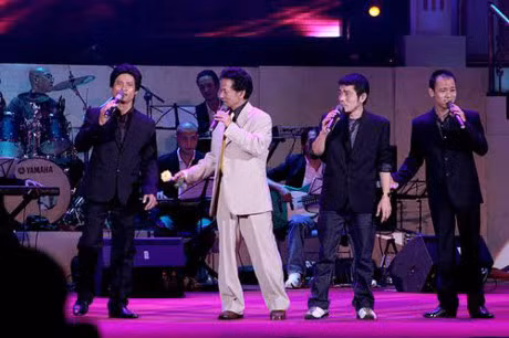 Che Linh tiet lo bi mat dau buon ve hai con trai - Anh 2